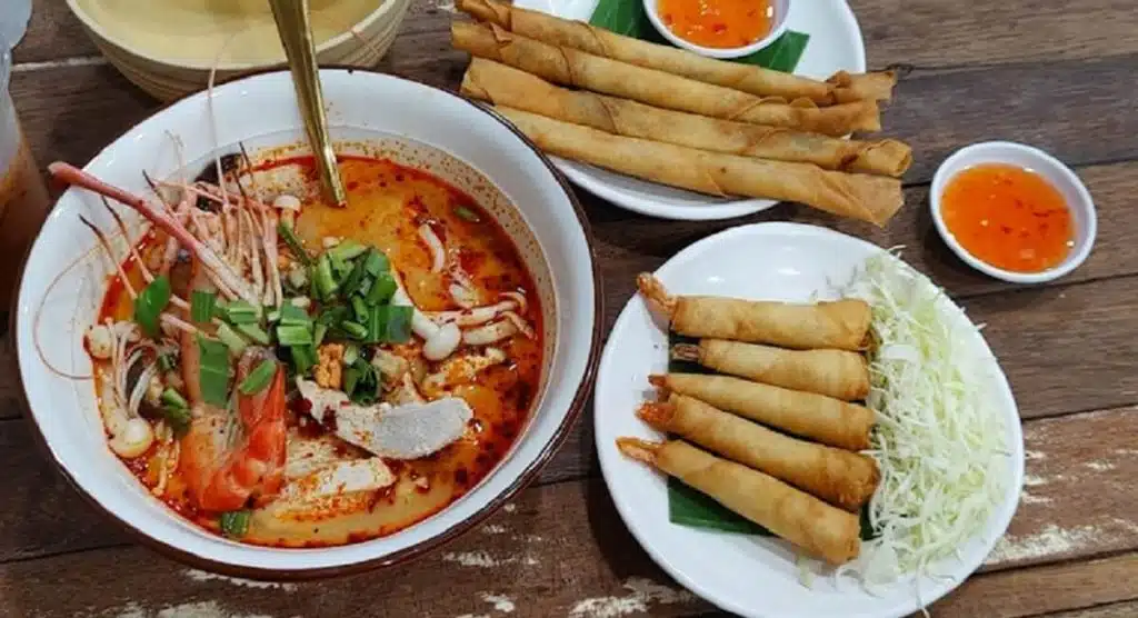Pe Aor Tom Yum Kung Noodle Bangkok