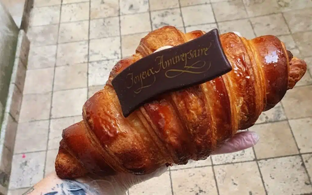 Derrière Paris